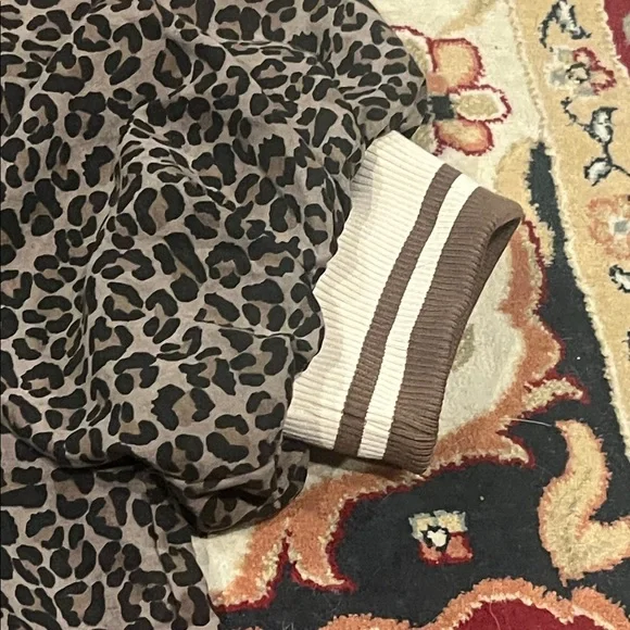 Entro large Brown Leopard Print Top - Picture 2 of 4